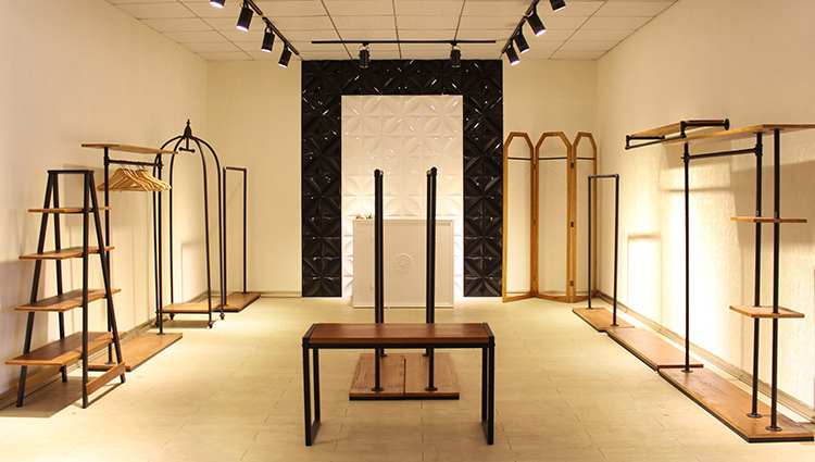 <b>服裝店里怎樣發揮出展柜的作用</b>