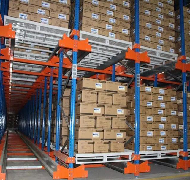 <b>金屬托盤（鐵托盤、鋼制托盤）在倉庫貨架上的應(yīng)用優(yōu)勢(shì)</b>