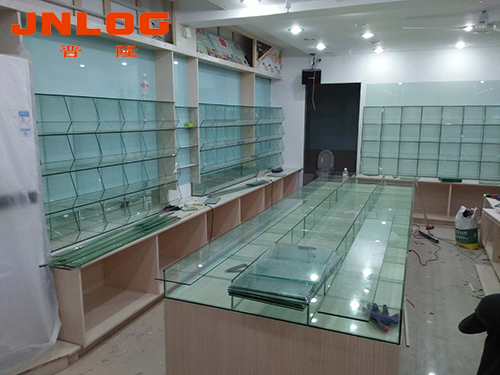 <b>選擇展示柜使眼鏡店看起來高檔時應注意什么？</b>