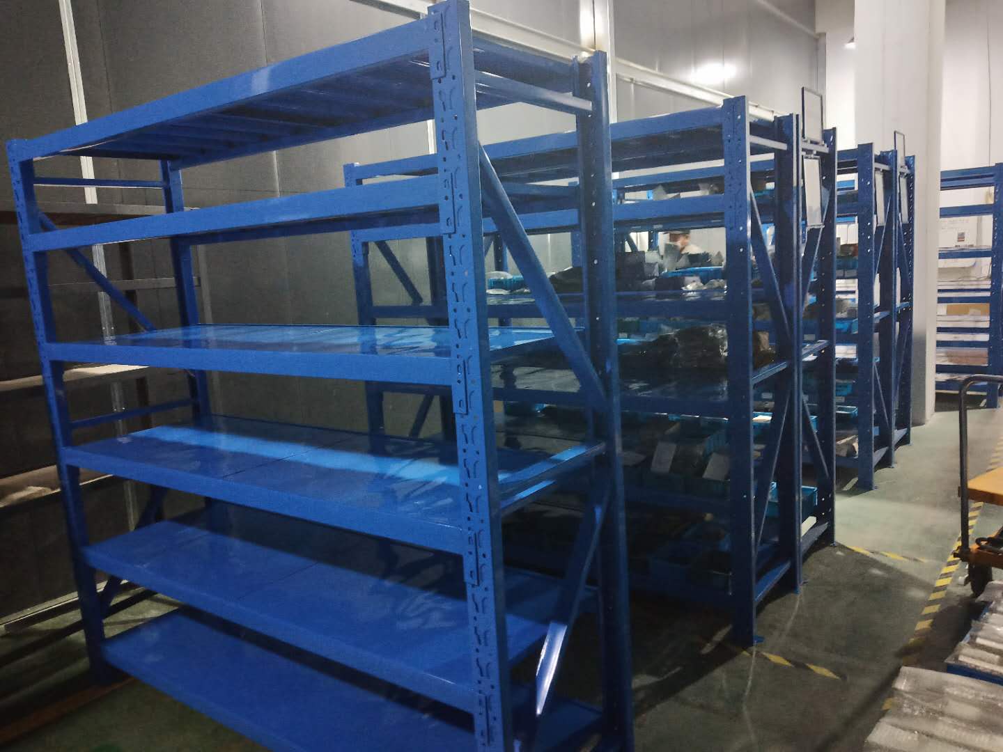 <b>二手貨架丨倉(cāng)儲(chǔ)貨架是否防潮防濕？</b>